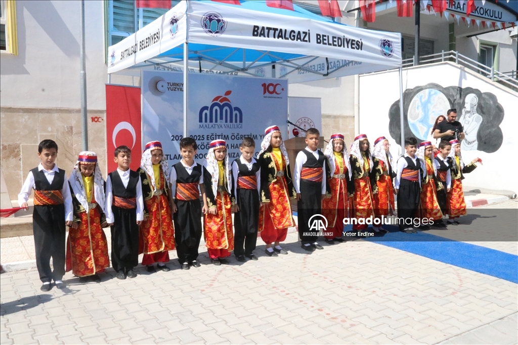 Deprem bölgesindeki okullarda yeni eğitim öğretim yılı başladı