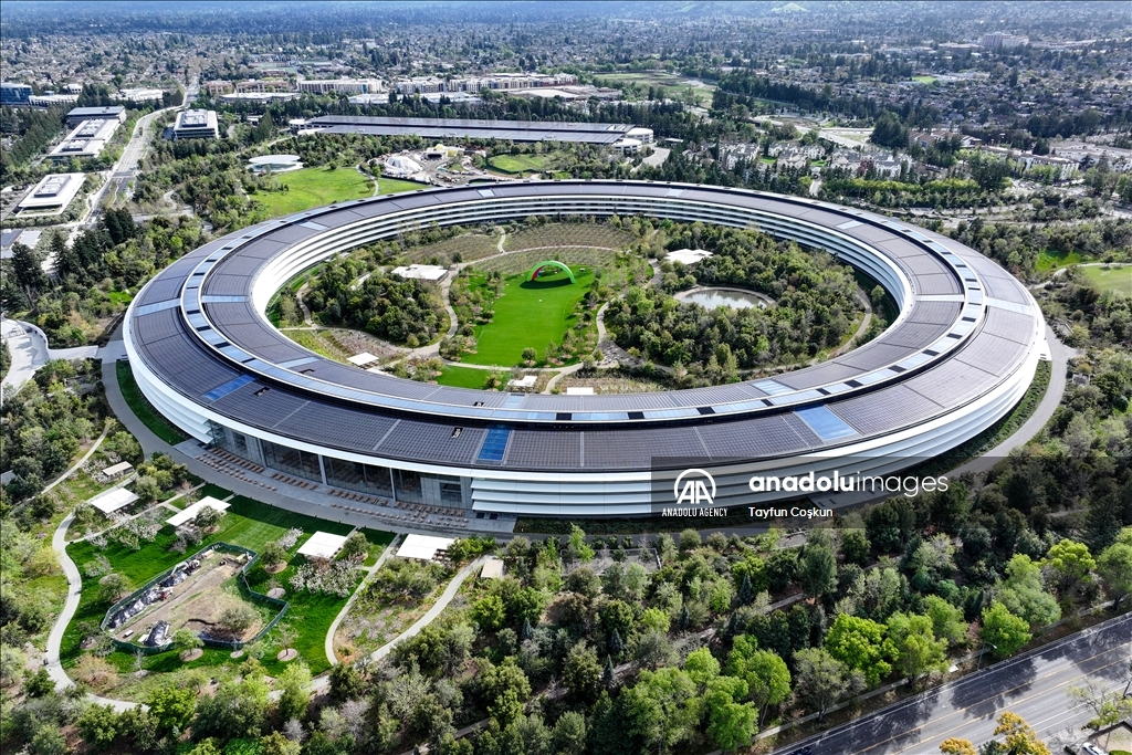 Apple Park, штаб-квартира компании Apple, попала в объективы камер