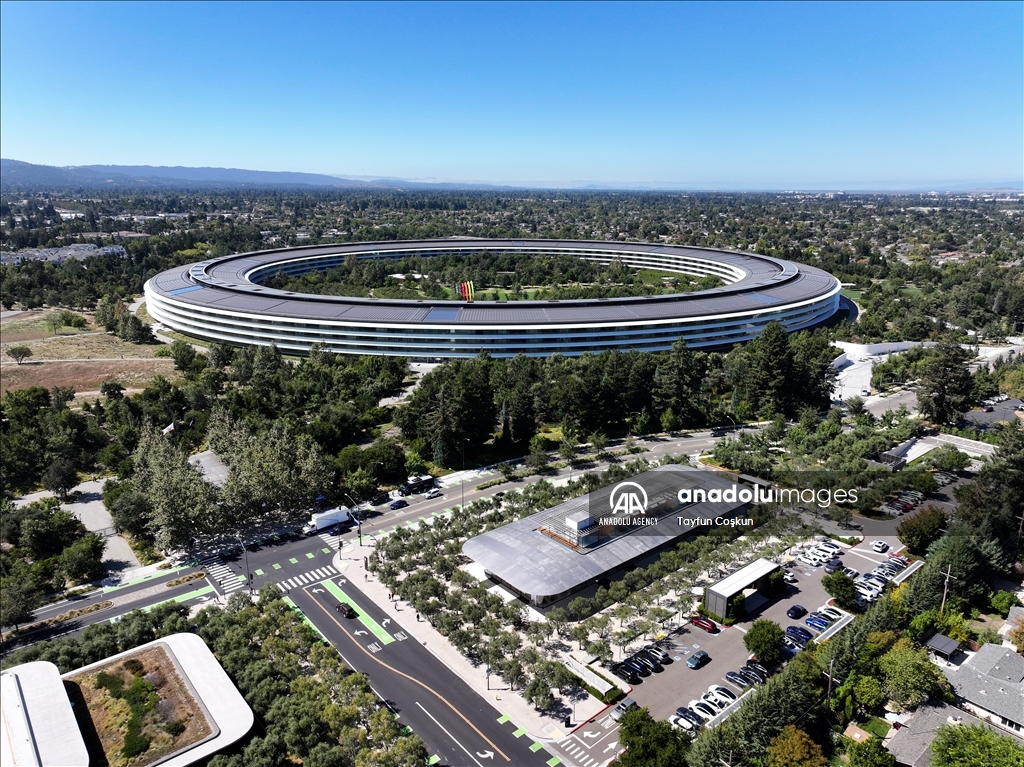 Apple Park, штаб-квартира компании Apple, попала в объективы камер