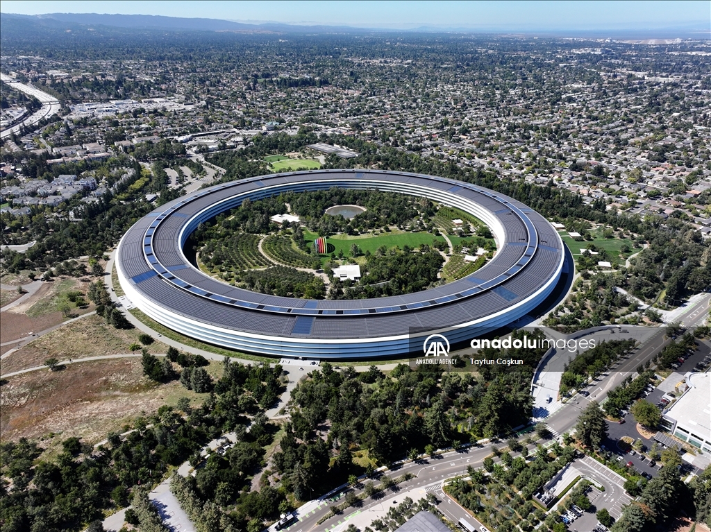 Apple Park, штаб-квартира компании Apple, попала в объективы камер