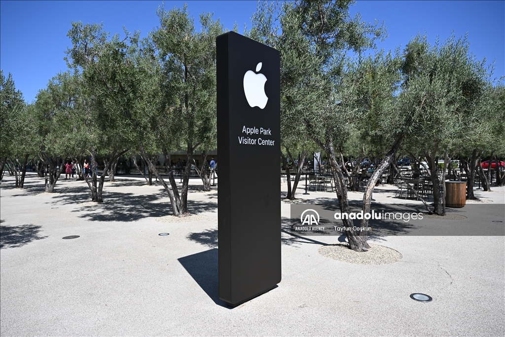 Apple Park, штаб-квартира компании Apple, попала в объективы камер