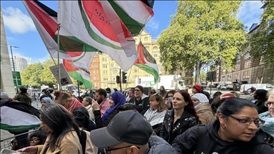 Londra'da ırk temelli kamu düzenini bozma" suçlamasıyla yargılanan Filistin yanlısı protestocuya destek gösterisi