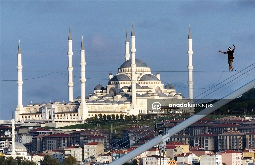 Istanbul: Estonac Jaan Roose hodajući po žici prešao s azijskog na evropski kontinent 