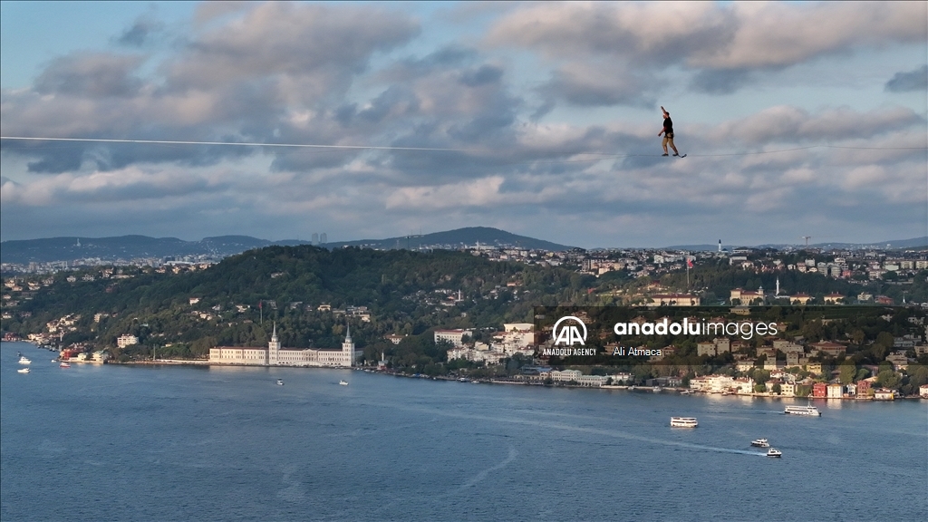 Istanbul: Estonac Jaan Roose hodajući po žici prešao s azijskog na evropski kontinent 