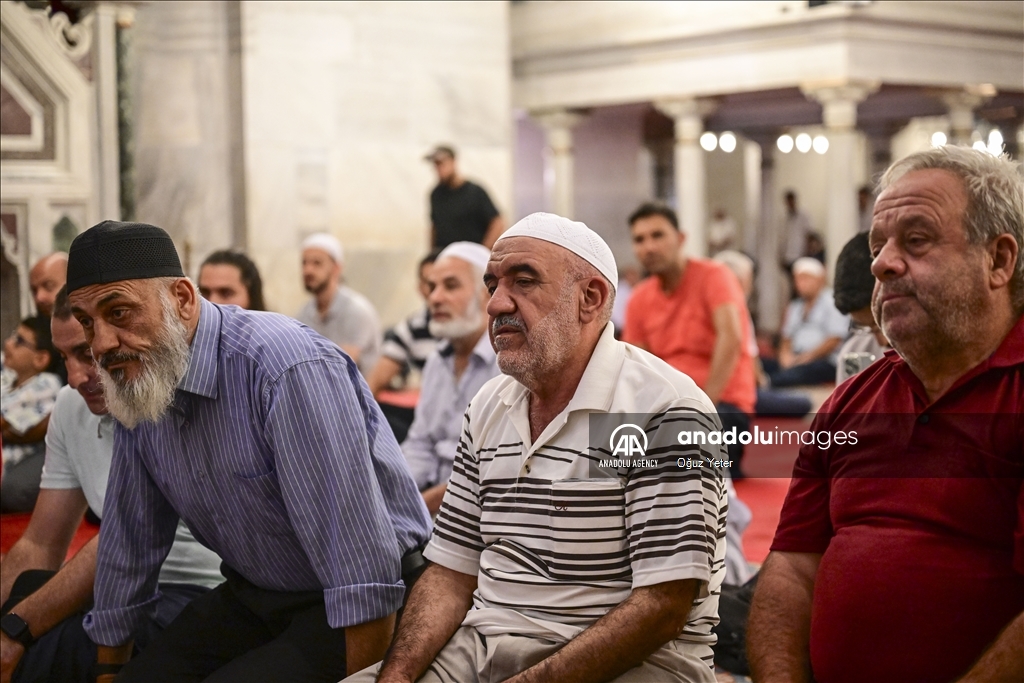 مساجد إسطنبول تحتفل بذكرى المولد النبوي الشريف