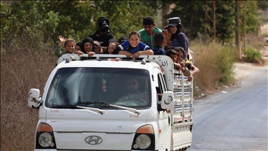 İsrail'in Lübnan'ın güneyine attığı tahliye bildirileri nedeniyle onlarca aile bölgeyi terk etti