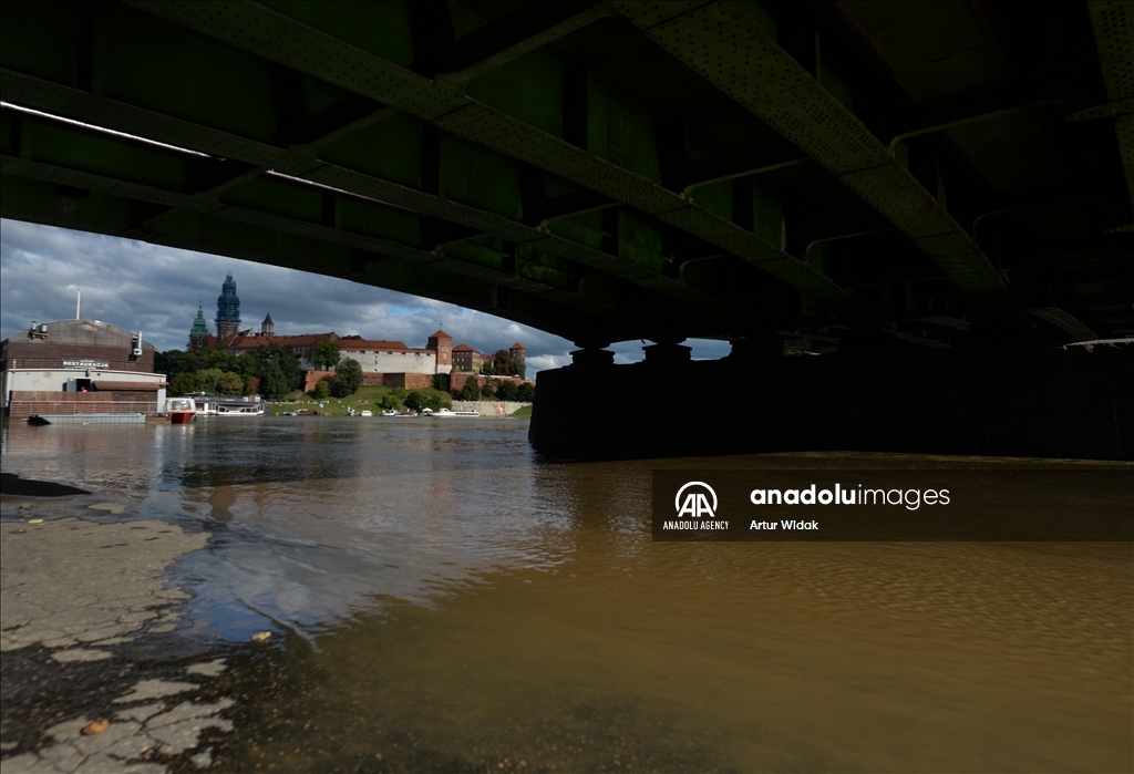 Heavy rain triggers floods, overflowing Vistula River in Southern Poland