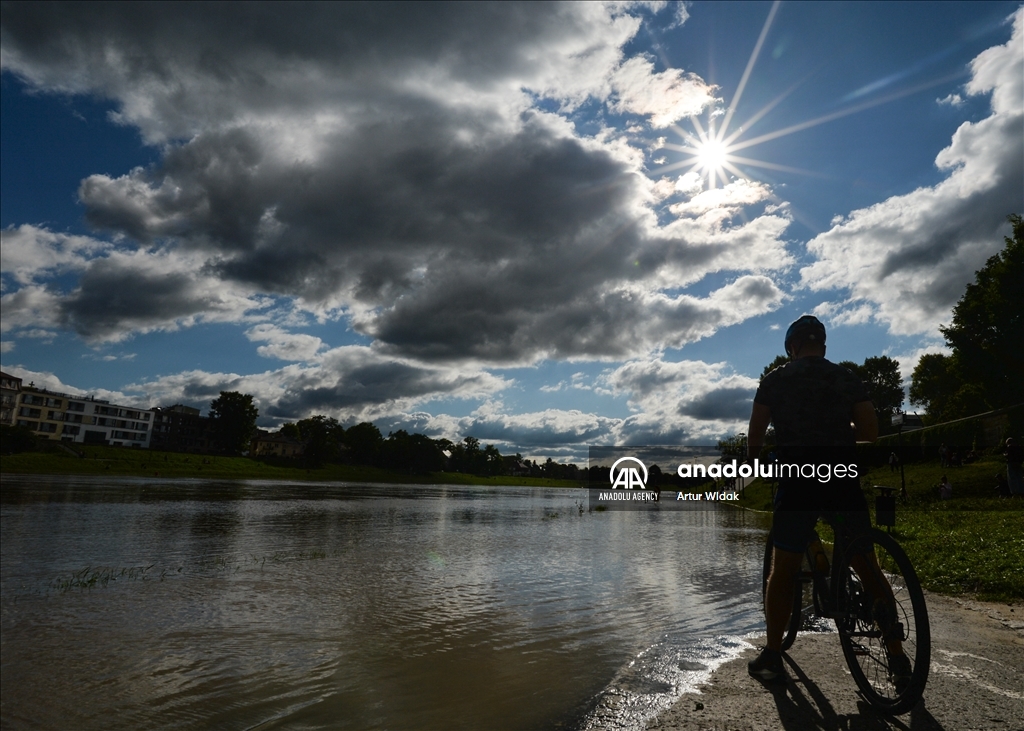 Heavy rain triggers floods, overflowing Vistula River in Southern Poland