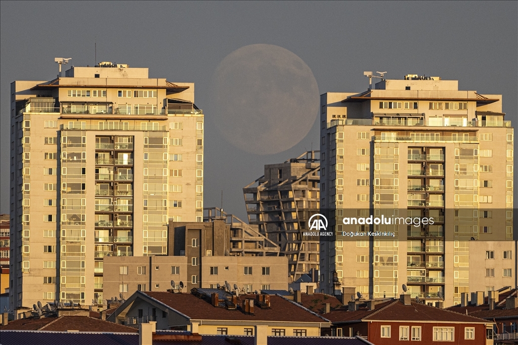 Bulging Moon in Turkiye's Ankara