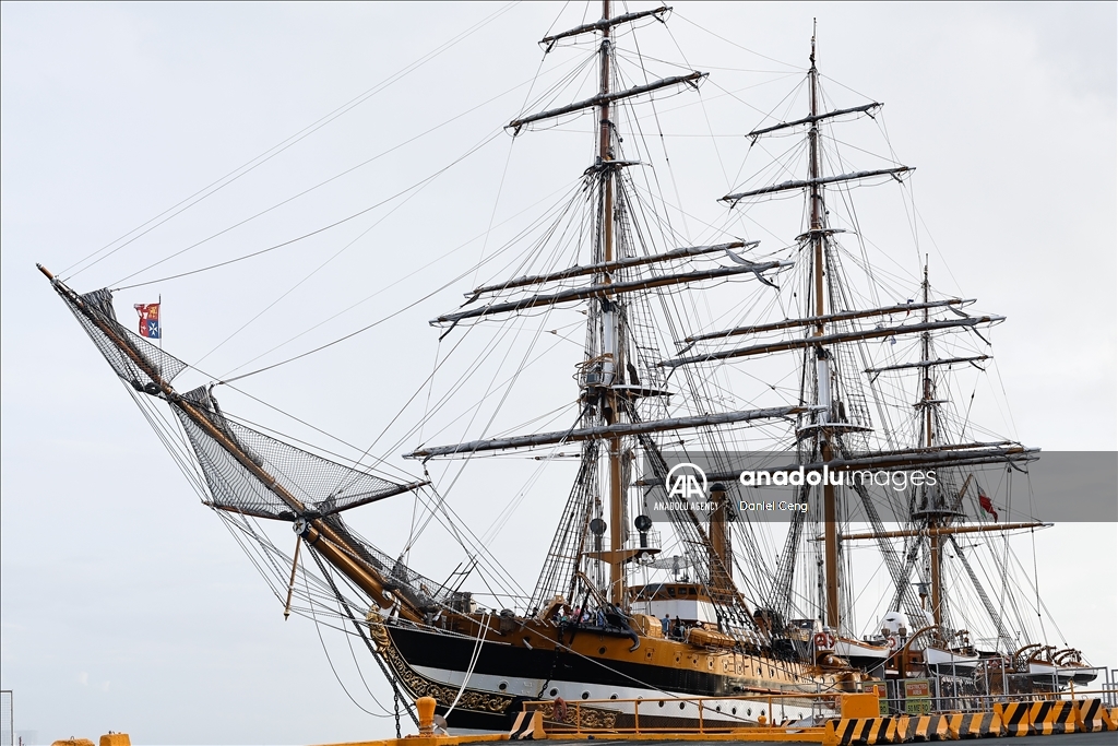 Парусник ВМС Италии Amerigo Vespucci причалил в порту Манилы