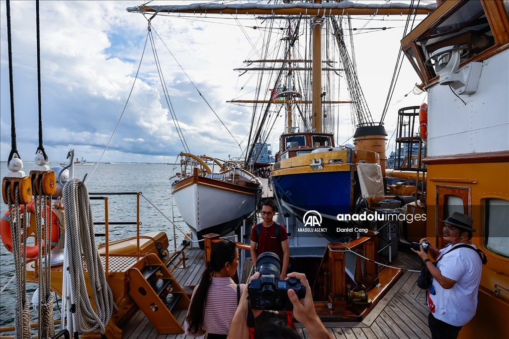 Парусник ВМС Италии Amerigo Vespucci причалил в порту Манилы