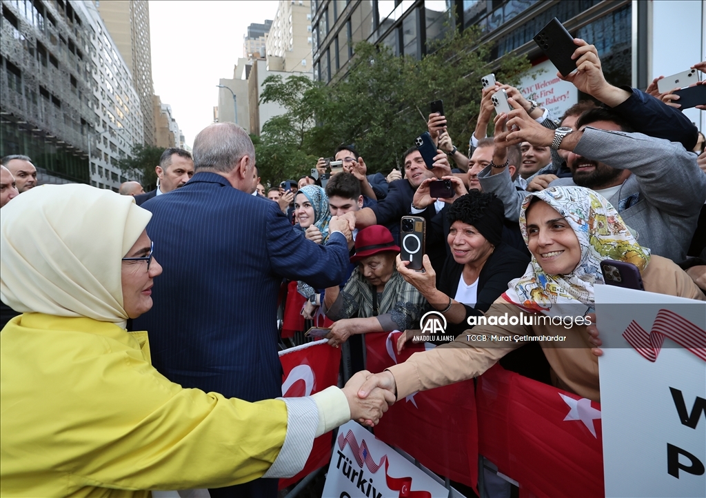 Cumhurbaşkanı Erdoğan, ABD'deki Türkevi girişinde sevgi gösterileriyle karşılandı