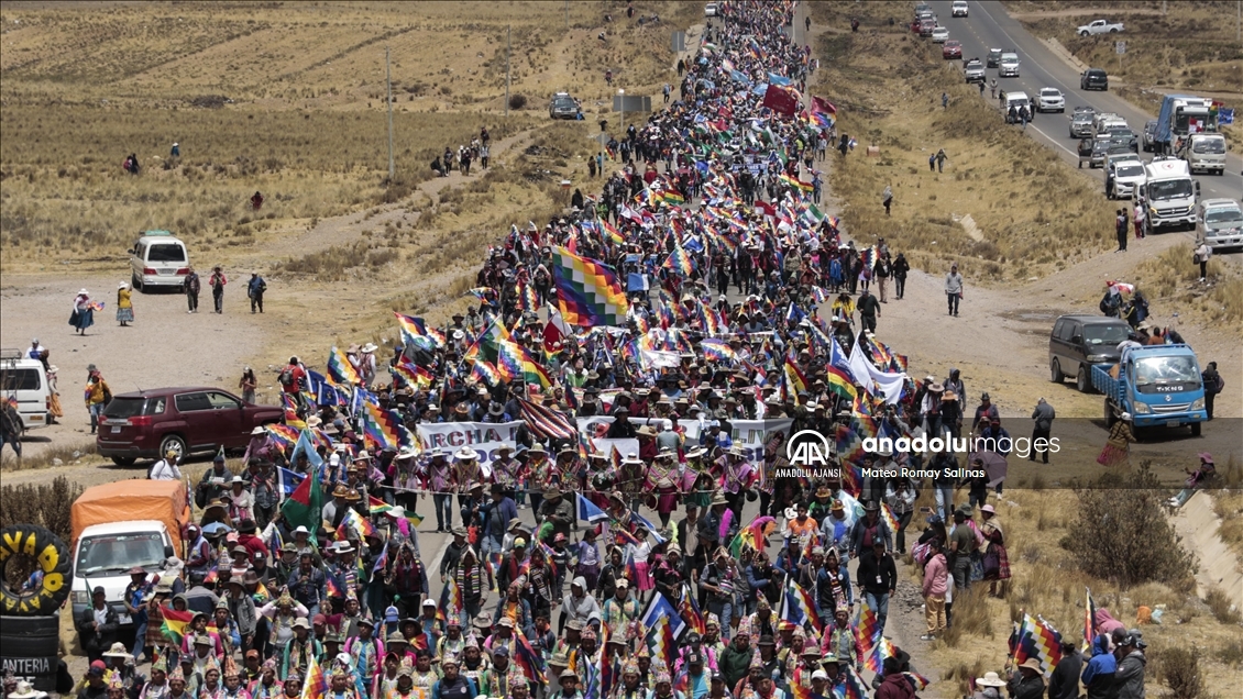 Bolivya'da Evo Morales ve Luis Arce destekçileri arasında çatışma çıkarken, Morales ve destekçilerinin barış yürüyüşü altıncı gününde devam ediyor