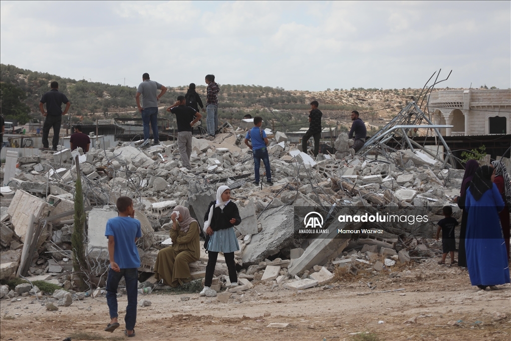 İsrail, işgal altındaki Batı Şeria'da Filistinlilere ait bir evi yıktı