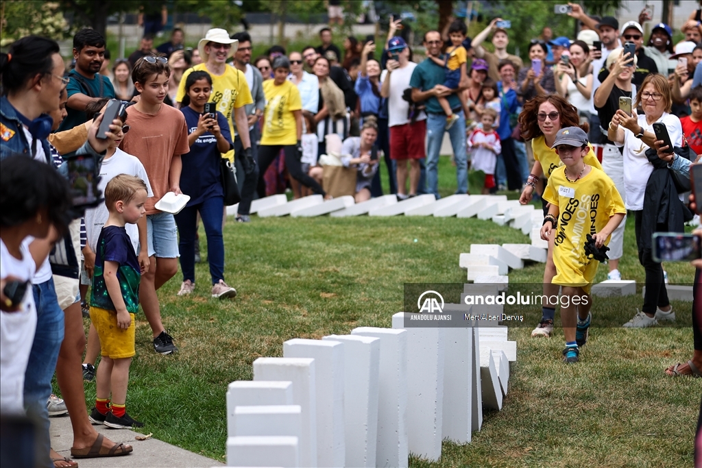 8000 Domino Taşı Toronto’da devrildi