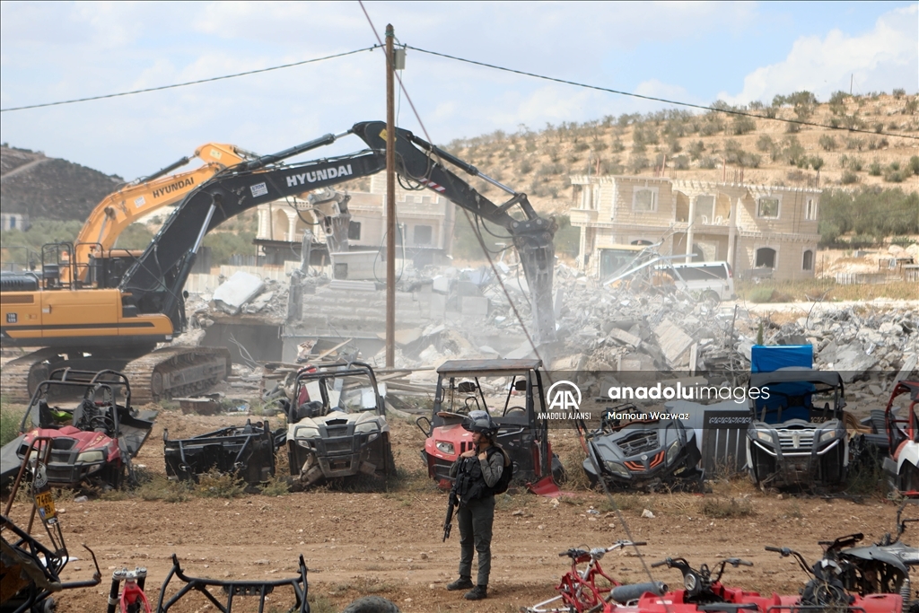 İsrail, işgal altındaki Batı Şeria'da Filistinlilere ait bir evi yıktı