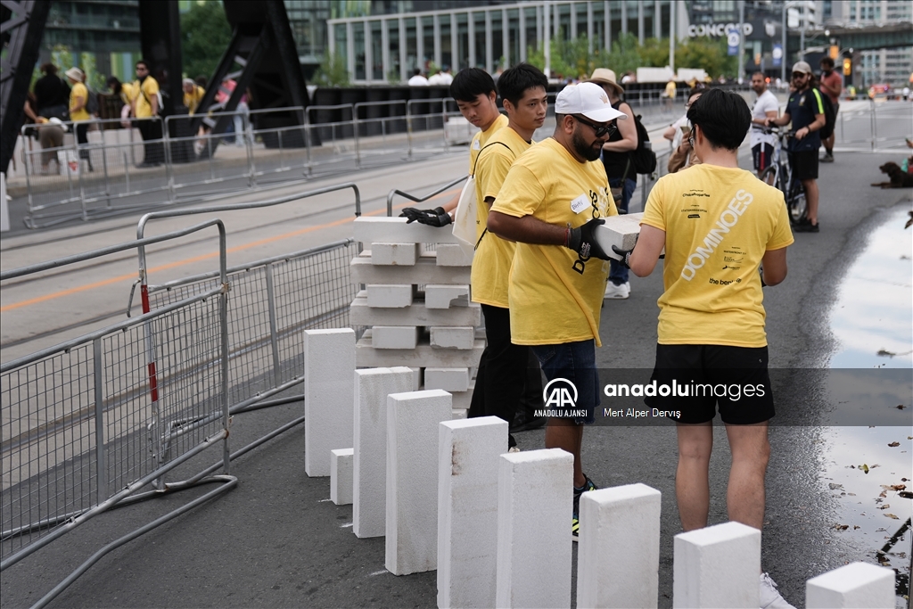 8000 Domino Taşı Toronto’da devrildi
