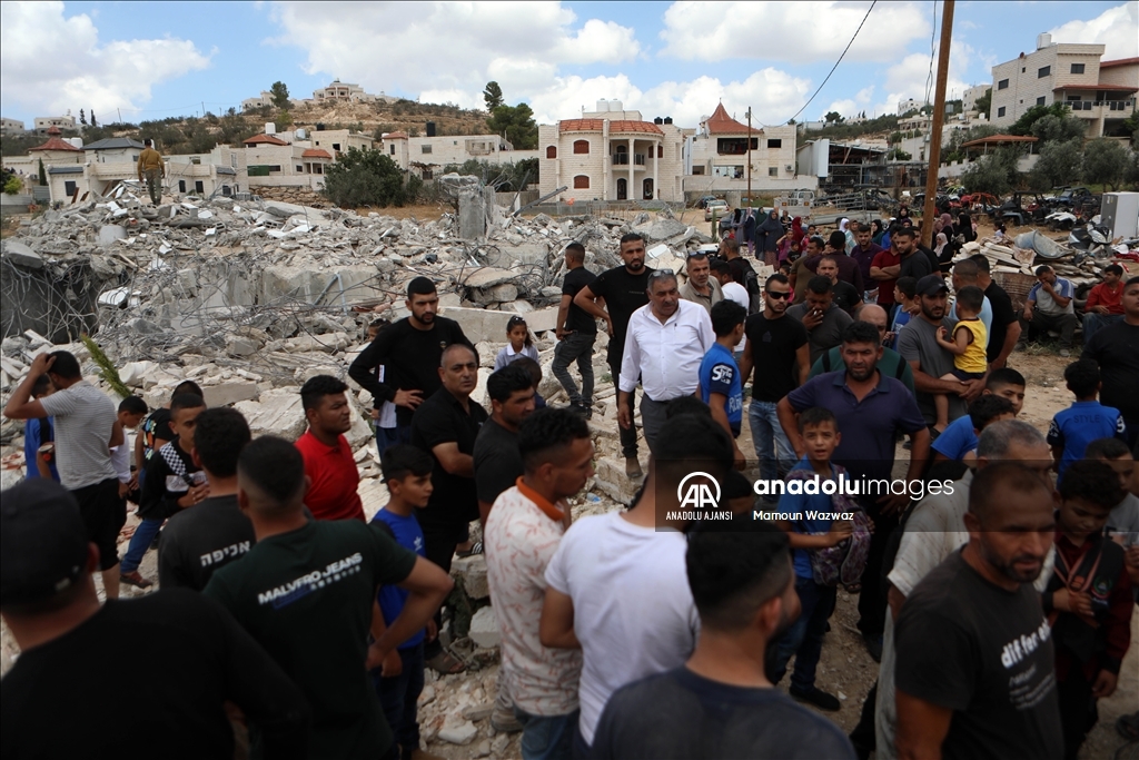 İsrail, işgal altındaki Batı Şeria'da Filistinlilere ait bir evi yıktı