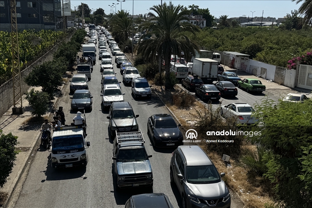 İsrail saldırıları nedeniyle Lübnan'ın güneyindeki halk bölgeden kaçıyor