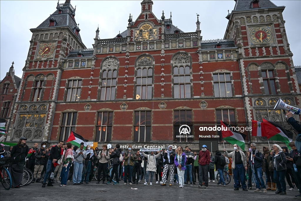 İsrail'in Gazze ve Lübnan'a yönelik saldırıları Amsterdam'da protesto edildi