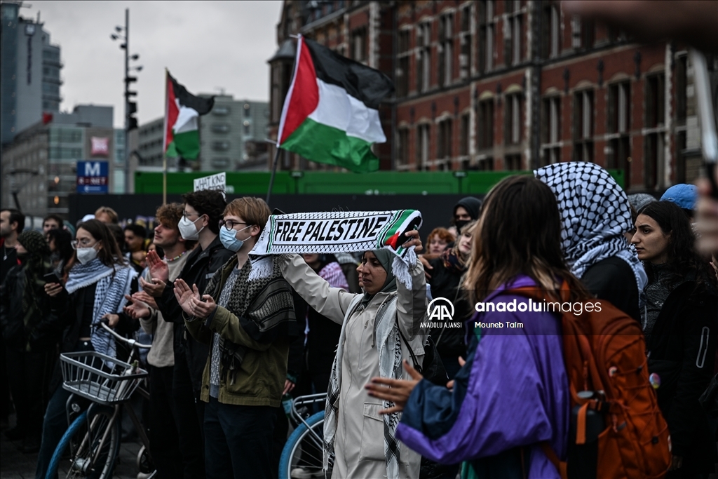 İsrail'in Gazze ve Lübnan'a yönelik saldırıları Amsterdam'da protesto edildi