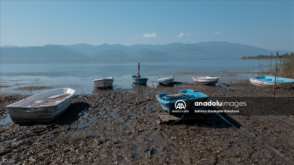 Sapanca Gölü'nde su 17 metre çekildi