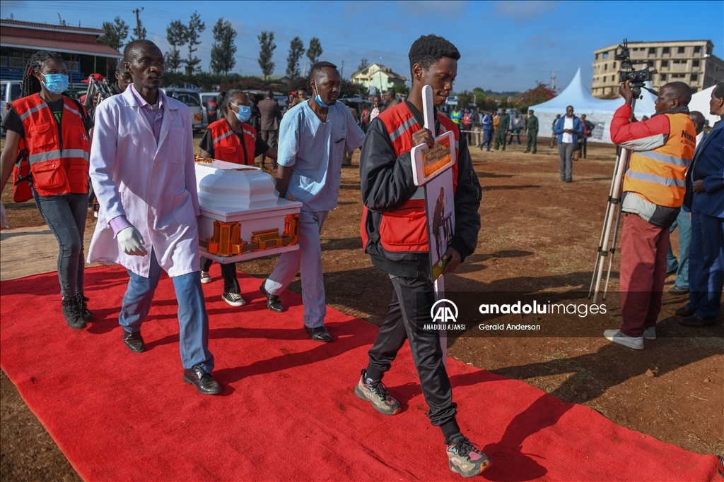 Kenya'da okulda çıkan yangında hayatını kaybeden öğrenciler için cenaze töreni düzenlendi