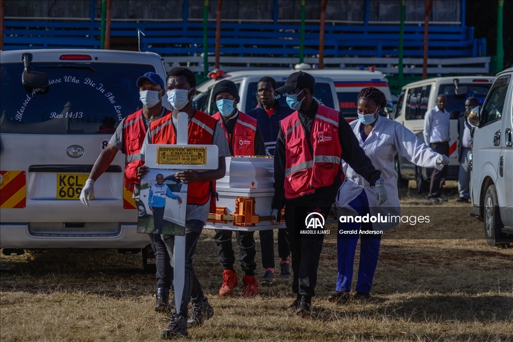 Kenya'da okulda çıkan yangında hayatını kaybeden öğrenciler için cenaze töreni düzenlendi