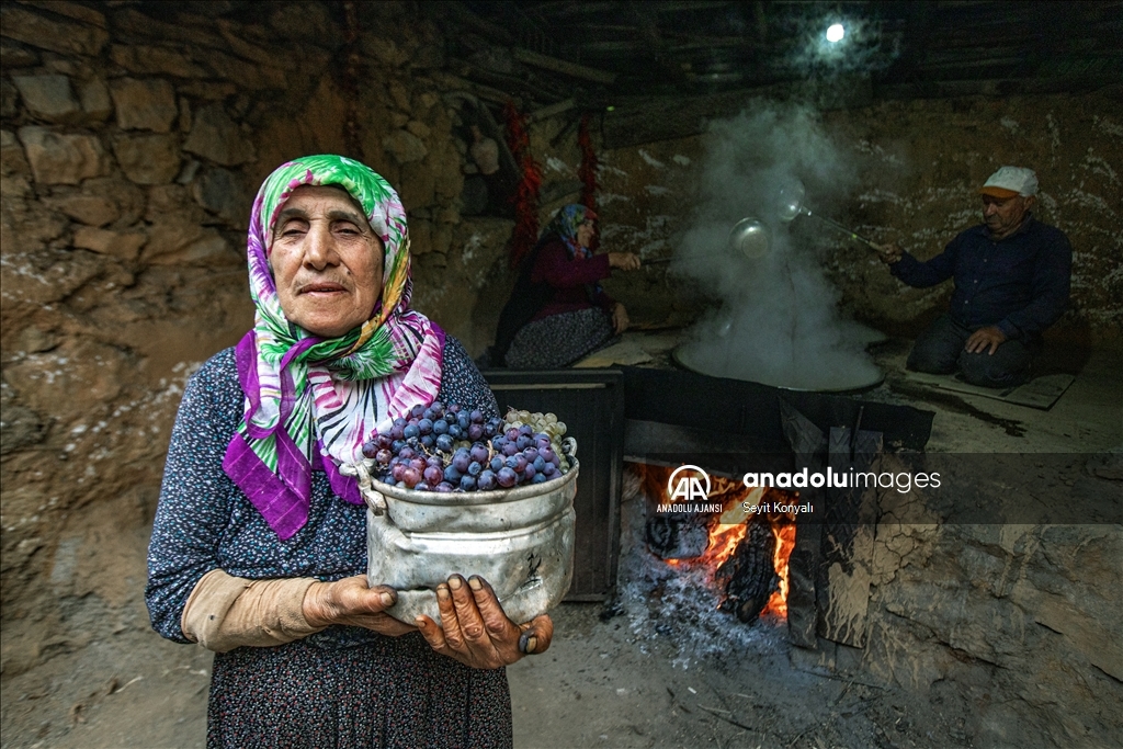 Konya’da üzüm pekmezi geleneksel yöntemlerle yapılıyor