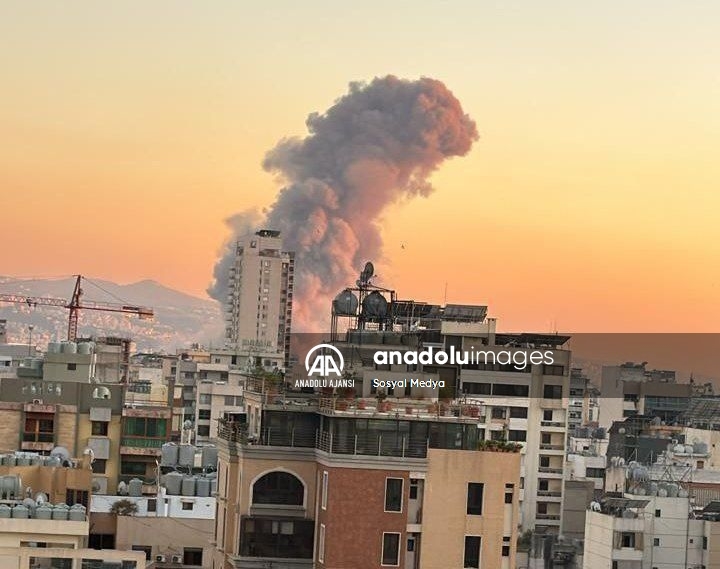 Lübnan'ın başkenti Beyrut'ta çok sayıda patlama sesi duyuldu