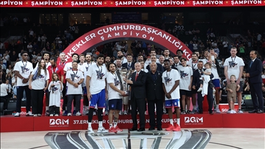 Anadolu Efes, 37. Erkekler Cumhurbaşkanlığı Kupası'nı kaldırdı