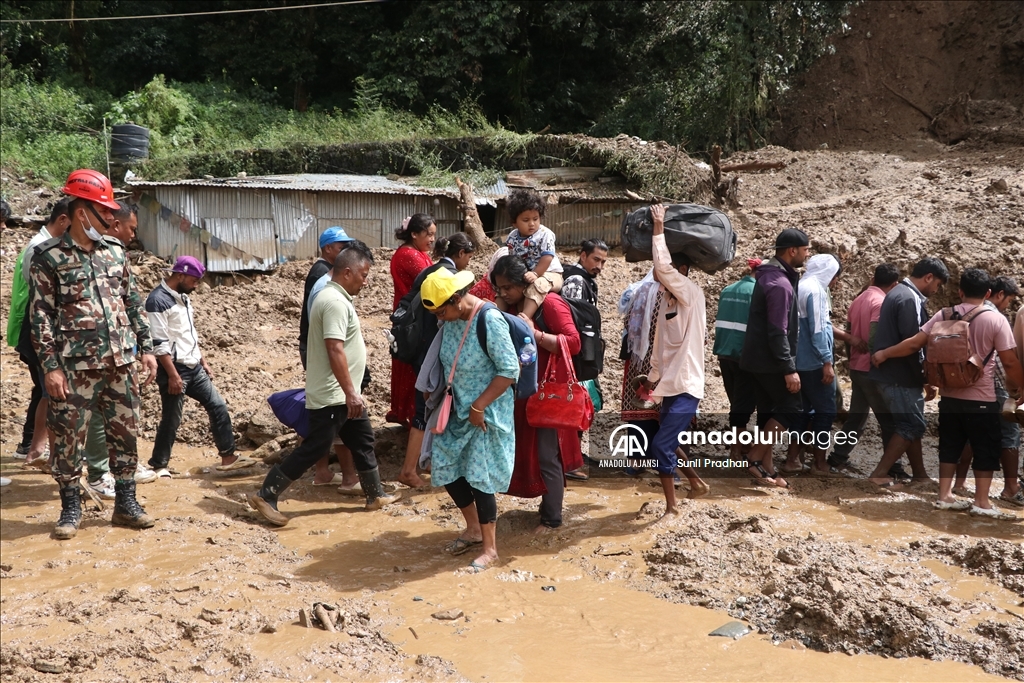 Nepal'deki heyelan ve sellerde çok sayıda kişi hayatını kaybetti