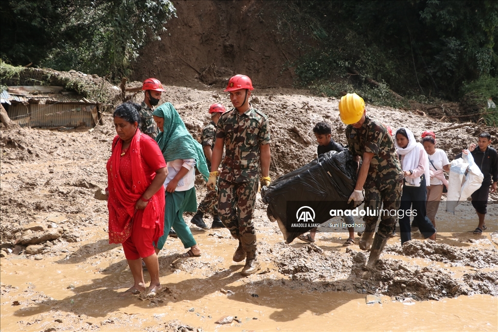 Nepal'deki heyelan ve sellerde çok sayıda kişi hayatını kaybetti