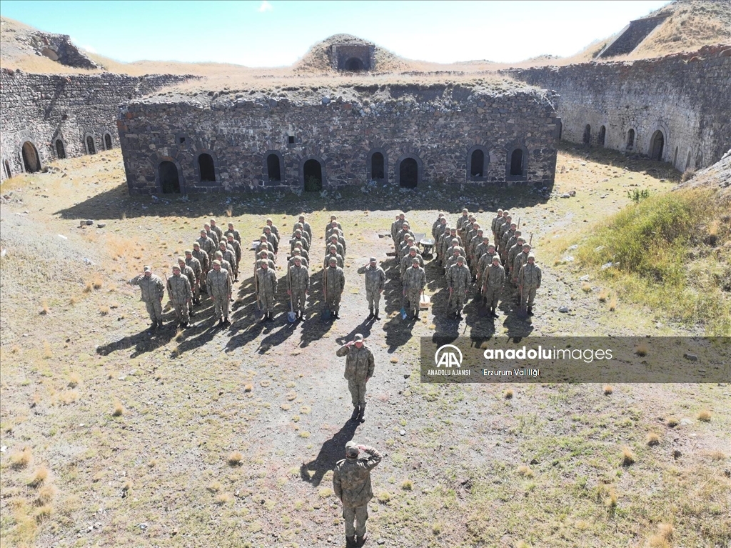 Mehmetçik ecdadın vatan savunmasında kullandığı Erzurum'daki tabyaları temizledi