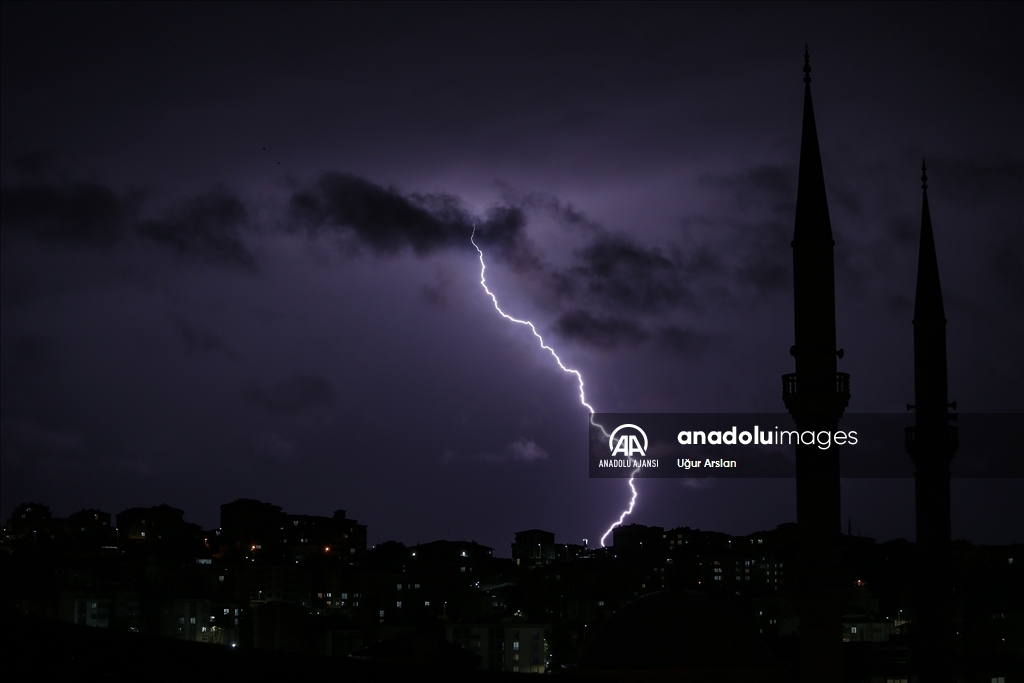 Tekirdağ'da şimşekli akşam