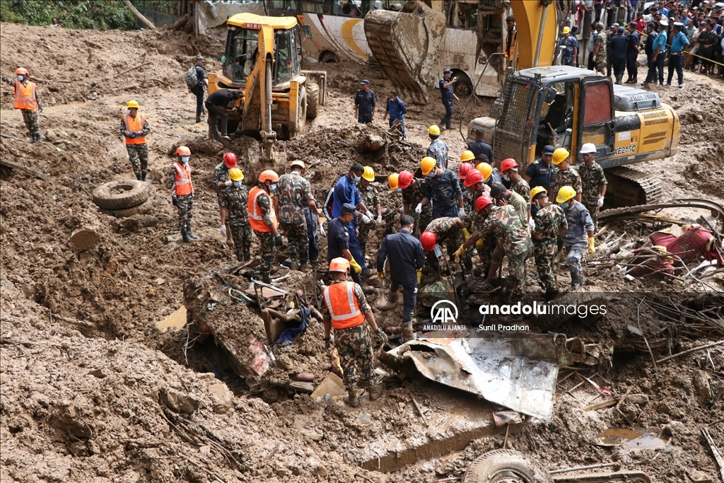 Nepal'deki heyelan ve sellerde çok sayıda kişi hayatını kaybetti