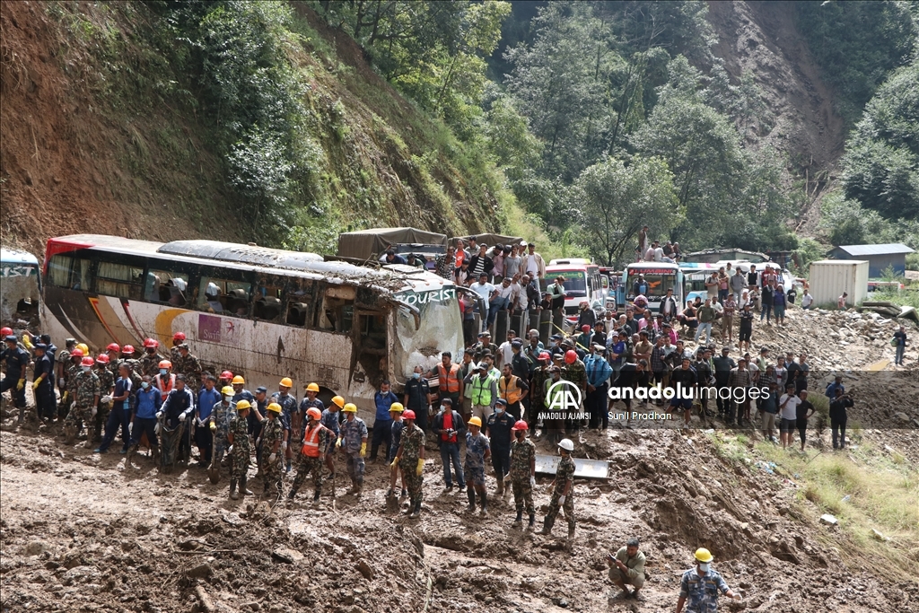 Nepal'deki heyelan ve sellerde çok sayıda kişi hayatını kaybetti