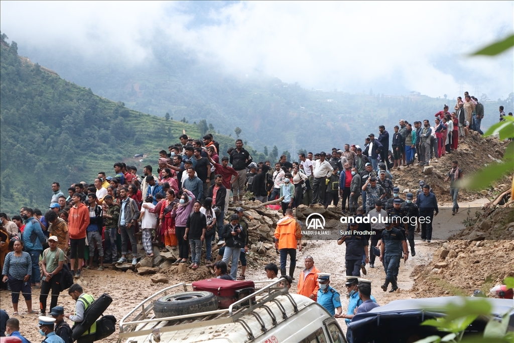 Nepal'deki heyelan ve sellerde çok sayıda kişi hayatını kaybetti