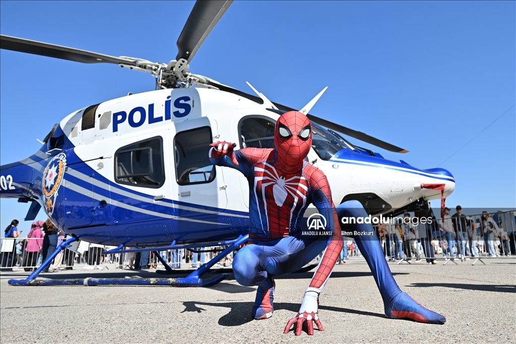 TEKNOFEST Adana'ya yöresel kıyafet ve kostümlerle katıldılar