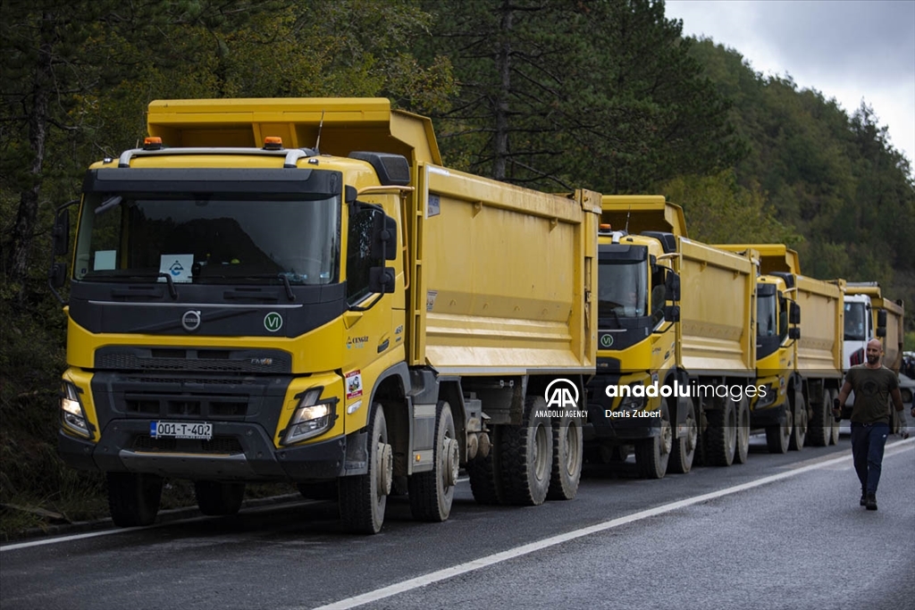 Повлекувањето на водата го откри степенот на катастрофата во Долна Јабланица, продолжува потрагата по жртвите