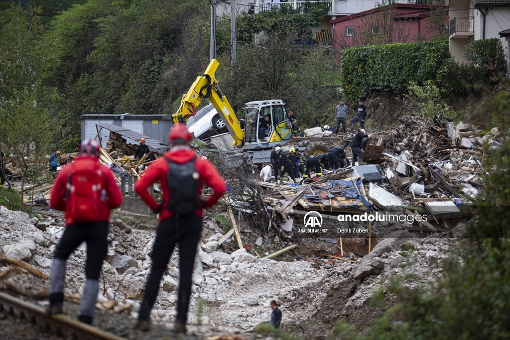 Повлекувањето на водата го откри степенот на катастрофата во Долна Јабланица, продолжува потрагата по жртвите