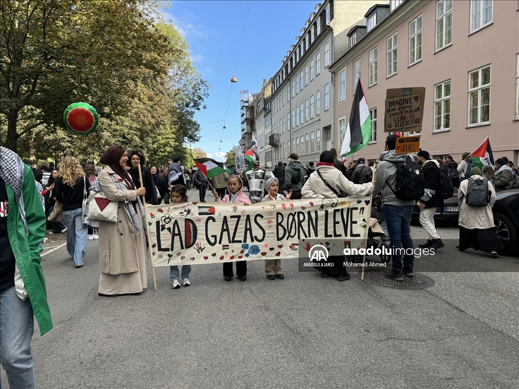 İsrail'in Gazze'ye saldırıları Kopenhag'da protesto edildi