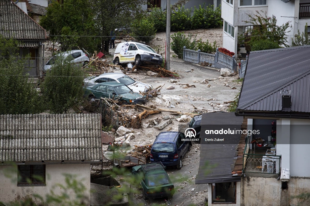 Повлекувањето на водата го откри степенот на катастрофата во Долна Јабланица, продолжува потрагата по жртвите