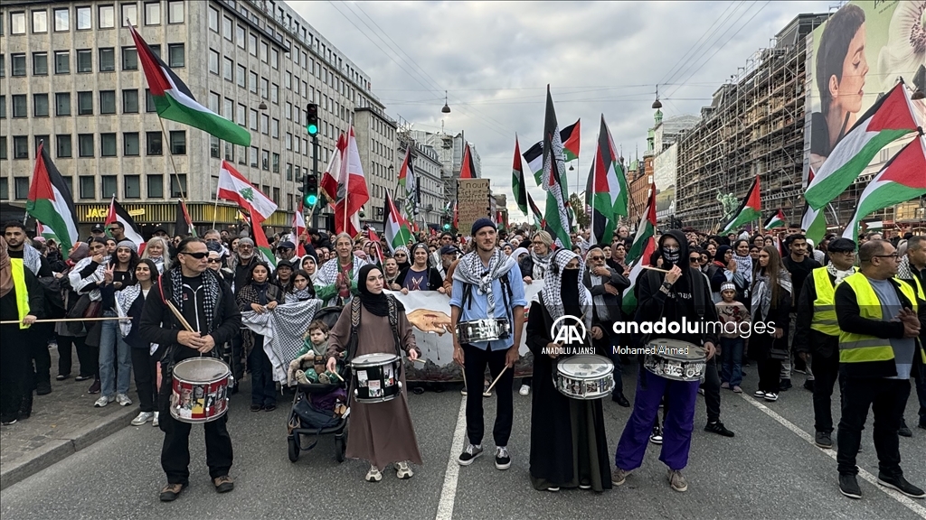 İsrail'in Gazze'ye saldırıları Kopenhag'da protesto edildi