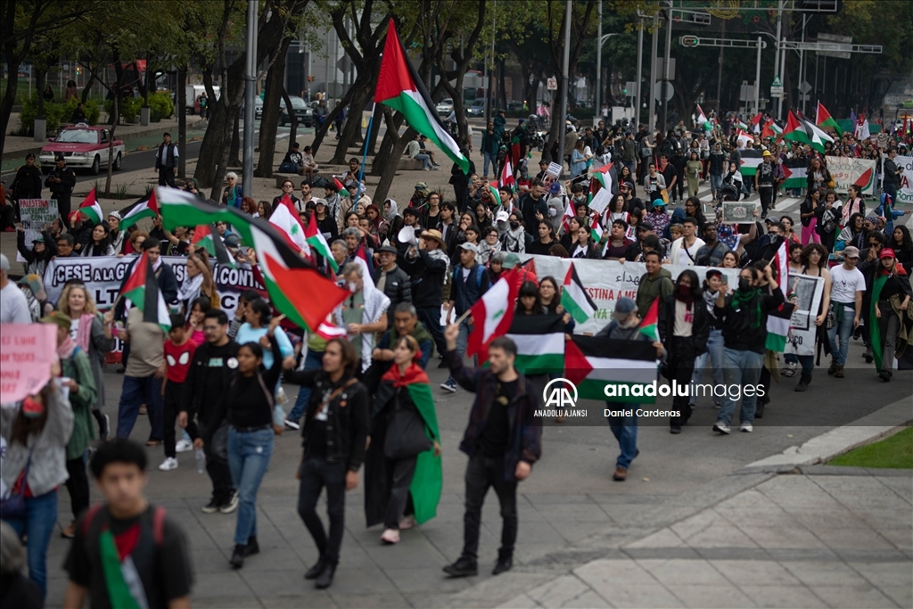 Meksika'da yüzlerce kişi İsrail'in Gazze'de 1 yıldır süren saldırılarını protesto etti 