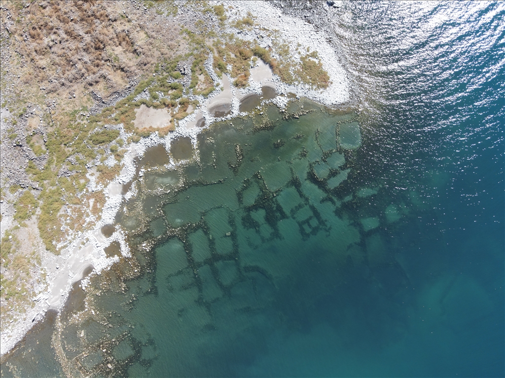 Documentation work on remains that became visible with recession of Lake Van