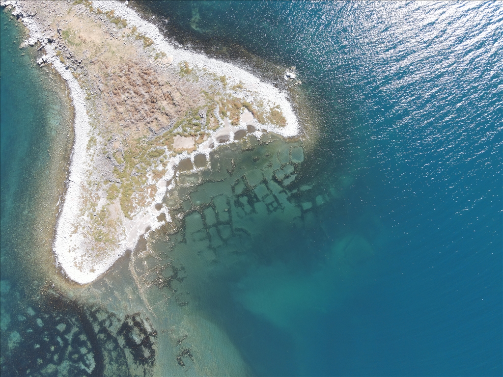 Documentation work on remains that became visible with recession of Lake Van