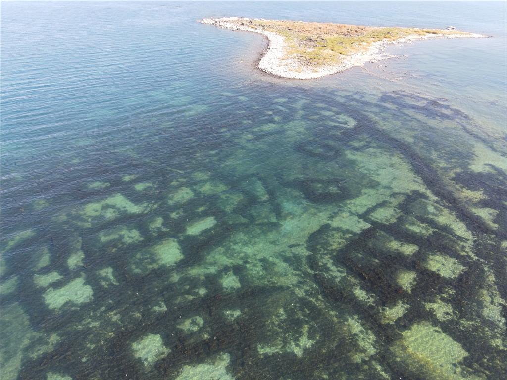 Documentation work on remains that became visible with recession of Lake Van