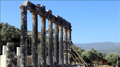 Euromos Antik Kenti'nin tiyatrosu ayağa kaldırılıyor