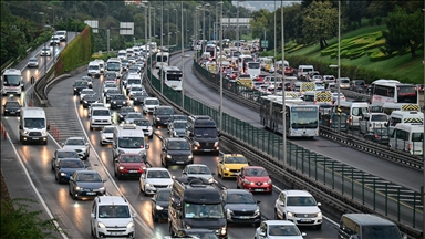 İstanbul'da haftanın ilk iş günü trafik yoğunluğu yaşanıyor